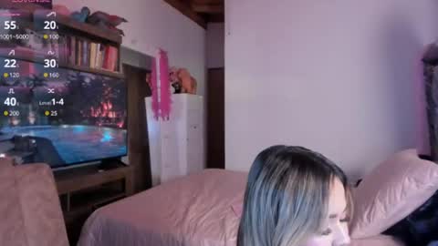 Snapshot of camijhonss chatting on October 6, 1:03 am camijhonss online show from October 6, 1:03 am