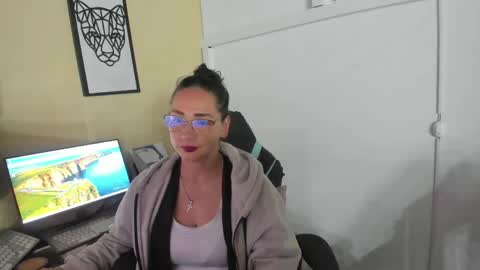 Snapshot of camila_bj chatting on May 13, 4:54 am camila_bj online show from May 13, 4:54 am