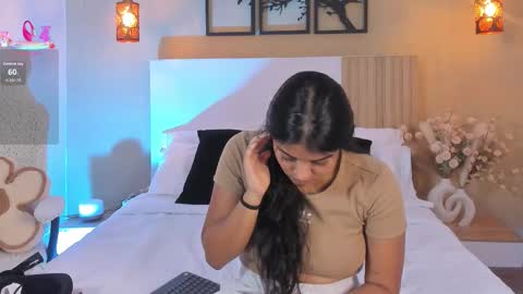 Snapshot of camila_bustamante_ chatting on October 9, 6:39 pm camila_bustamante_ online show from October 9, 6:39 pm