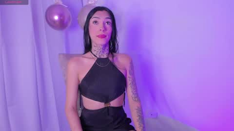 Snapshot of camila_coxx chatting on June 2, 1:40 am s online show from June 2, 1:40 am