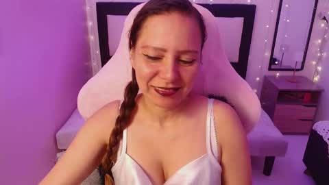 Snapshot of camila_delarosa chatting on June 6, 12:32 pm camila online show from June 6, 12:32 pm