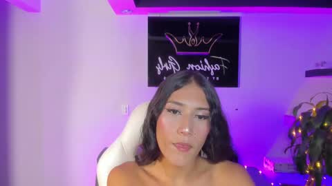 Snapshot of camila_harperr chatting on February 25, 4:35 am C A M I L A online show from February 25, 4:35 am