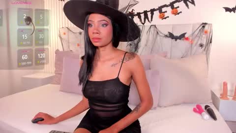 Snapshot of camila_moretti chatting on October 31, 11:44 am Camila online show from October 31, 11:44 am