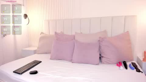 Snapshot of camila_moretti chatting on November 13, 11:42 am Camila online show from November 13, 11:42 am