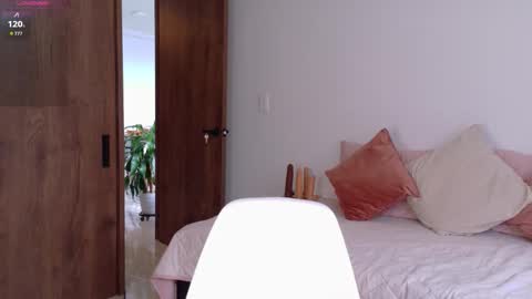 Snapshot of camila_moretti chatting on December 16, 6:35 pm Camila online show from December 16, 6:35 pm