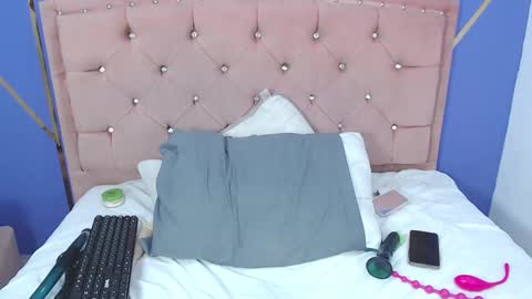 Snapshot of camila_nolimit chatting on November 15, 11:32 pm Camila online show from November 15, 11:32 pm