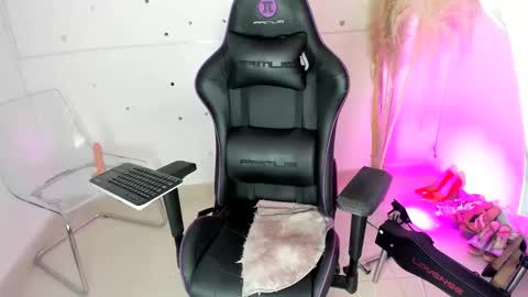 Snapshot of camila_peachcooper chatting on January 22, 5:26 am natalia bigpeach online show from January 22, 5:26 am