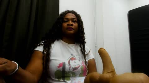 Snapshot of camila_sandoval_01 chatting on February 17, 3:04 am Camila online show from February 17, 3:04 am