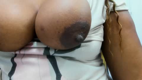 Snapshot of camila_sandoval_01 chatting on February 23, 3:13 am Camila online show from February 23, 3:13 am