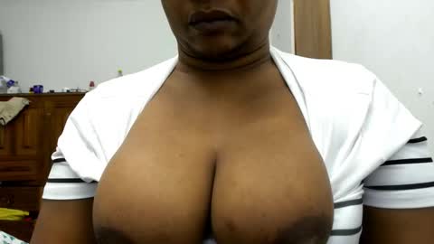 Snapshot of camila_sandoval_01 chatting on November 24, 10:48 am Camila online show from November 24, 10:48 am