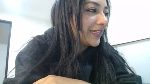 Snapshot of camilaaoficial chatting on December 19, 4:08 am Camila online show from December 19, 4:08 am