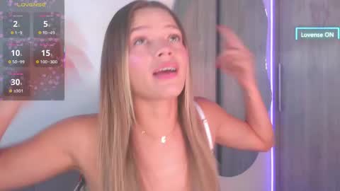 Snapshot of camilamonroee chatting on April 22, 3:35 pm Camila Monroee online show from April 22, 3:35 pm