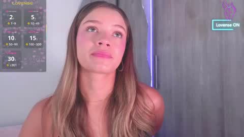 Snapshot of camilamonroee chatting on April 24, 2:08 pm Camila Monroee online show from April 24, 2:08 pm