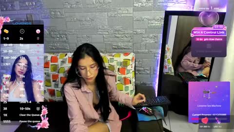 Snapshot of camilavill chatting on December 4, 10:13 am CamilaVill online show from December 4, 10:13 am