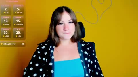 Snapshot of camilla_body chatting on July 28, 5:36 am Camilla online show from July 28, 5:36 am
