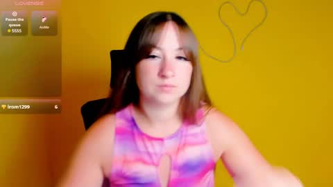 Snapshot of camilla_body chatting on August 4, 5:32 am Camilla online show from August 4, 5:32 am