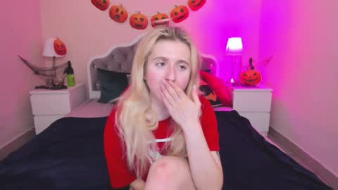 Snapshot of camilladreamer chatting on October 26, 5:52 pm camilladreamer online show from October 26, 5:52 pm