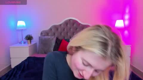 Snapshot of camilladreamer chatting on November 29, 7:17 pm camilladreamer online show from November 29, 7:17 pm