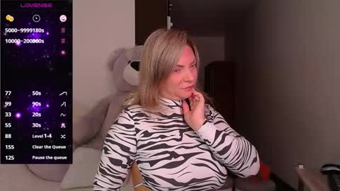 Snapshot of camille_game chatting on October 2, 12:06 am Camille Game online show from October 2, 12:06 am