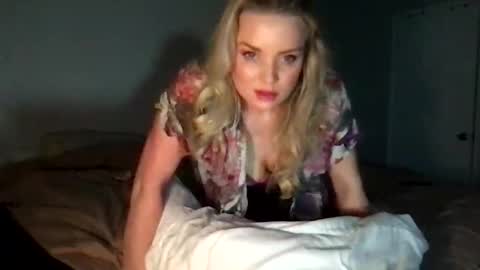 camilleclairexo online show from April 19, 6:13 am