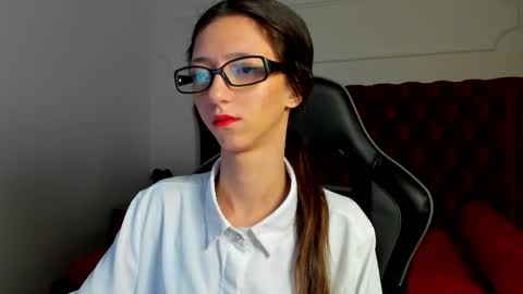 camillewhite online show from March 25, 6:08 am