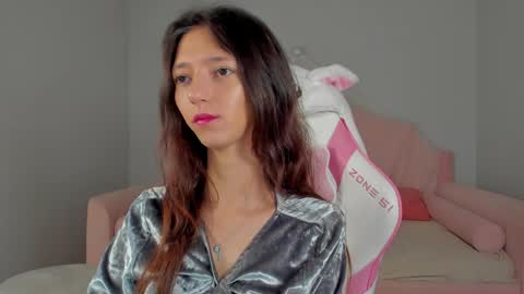 camillewhite online show from April 7, 5:08 am