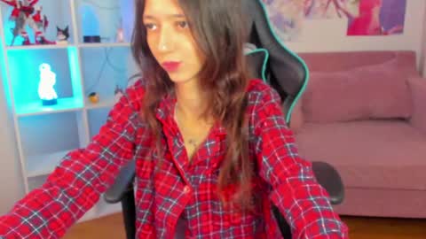 camillewhite online show from April 9, 6:19 am