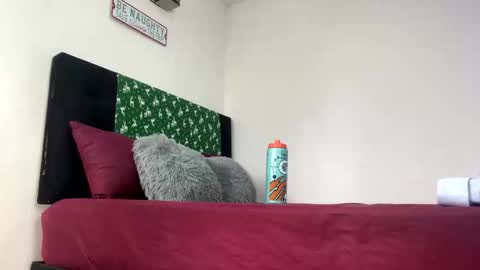 camilo_contre21 online show from December 17, 8:15 pm