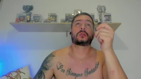 camilo_restrepo21 online show from April 5, 12:08 am