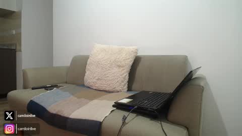 Snapshot of camiloinlive chatting on October 25, 2:35 pm camiloinlive online show from October 25, 2:35 pm