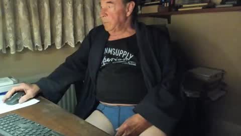 Snapshot of cammee chatting on April 18, 7:18 pm Cammee online show from April 18, 7:18 pm