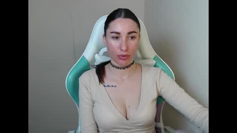 Snapshot of cammila_horn chatting on April 23, 5:41 am cammila horn online show from April 23, 5:41 am