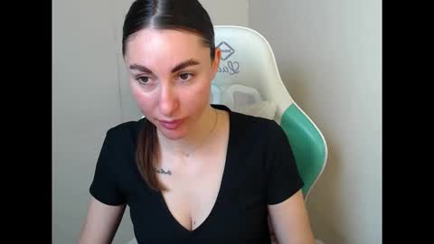Snapshot of cammila_horn chatting on April 25, 5:21 am cammila horn online show from April 25, 5:21 am