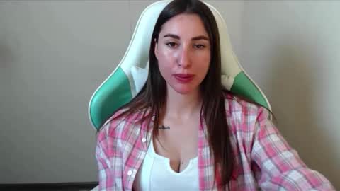 Snapshot of cammila_horn chatting on May 11, 2:45 pm cammila horn online show from May 11, 2:45 pm