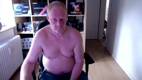 Snapshot of campdavid79 chatting on December 29, 10:23 am campdavid79 online show from December 29, 10:23 am