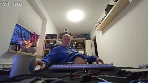 Snapshot of campdavid79 chatting on January 1, 3:03 pm campdavid79 online show from January 1, 3:03 pm