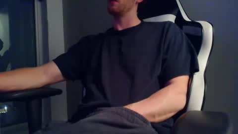 Snapshot of canadianstud18 chatting on February 27, 5:51 am Devon online show from February 27, 5:51 am