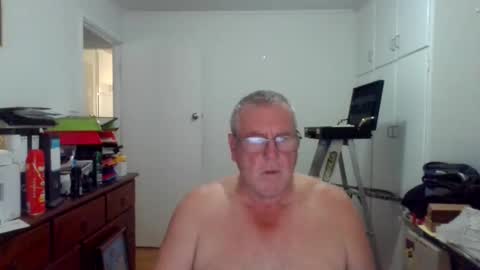 Snapshot of canberian chatting on December 17, 1:18 am Canberian online show from December 17, 1:18 am