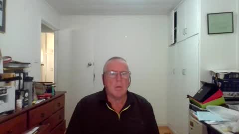 Snapshot of canberian chatting on December 3, 12:51 am Canberian online show from December 3, 12:51 am