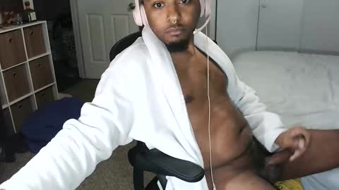 moodyblackhottie online show from June 4, 6:08 am