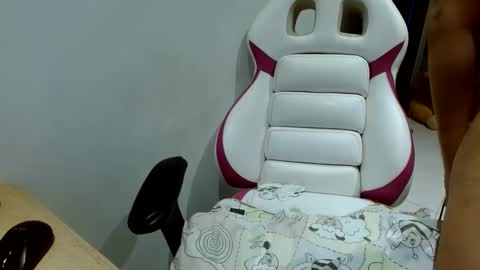 Snapshot of canddysexxx_ chatting on February 14, 11:42 pm Carolina online show from February 14, 11:42 pm