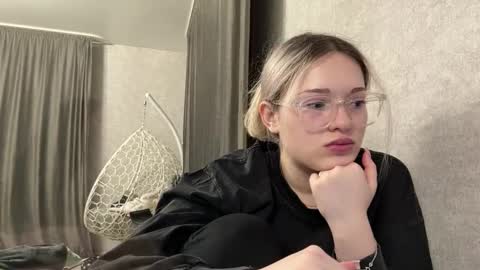 Snapshot of candelariahile chatting on February 17, 2:24 pm candelariahile online show from February 17, 2:24 pm