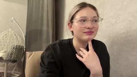 Snapshot of candelariahile chatting on February 18, 3:30 pm candelariahile online show from February 18, 3:30 pm