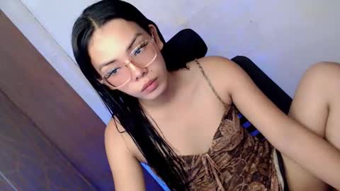 Snapshot of candi_blows chatting on June 8, 3:51 am Candi online show from June 8, 3:51 am