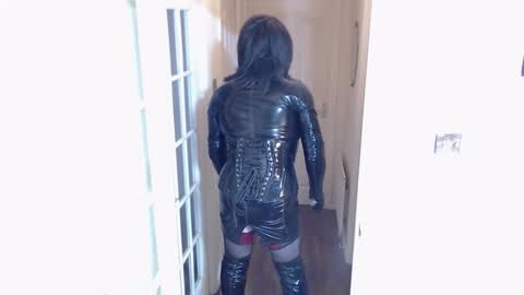 candi smokes online show from March 24, 2:11 pm