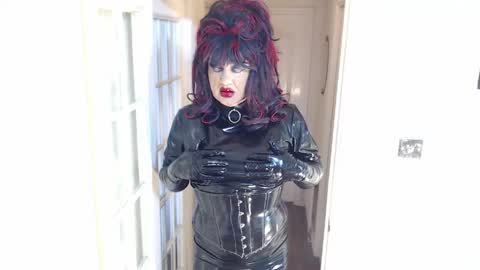 candi smokes online show from April 7, 1:00 pm