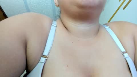 Snapshot of candiapole chatting on April 28, 12:21 pm Candy online show from April 28, 12:21 pm