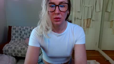 MissCandiJones online show from April 7, 3:34 pm