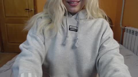 Snapshot of candy_9797 chatting on February 22, 3:03 pm Candy online show from February 22, 3:03 pm