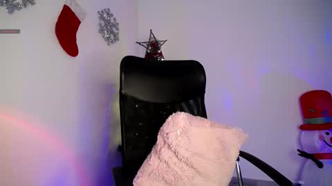 Snapshot of candy_canee chatting on December 19, 5:40 pm online show from December 19, 5:40 pm